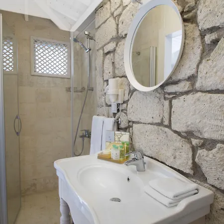 The Six Szálloda 5*