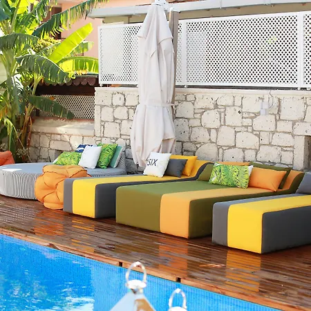 Szálloda The Six 5*