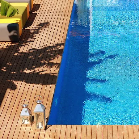 The Six Szálloda 5*