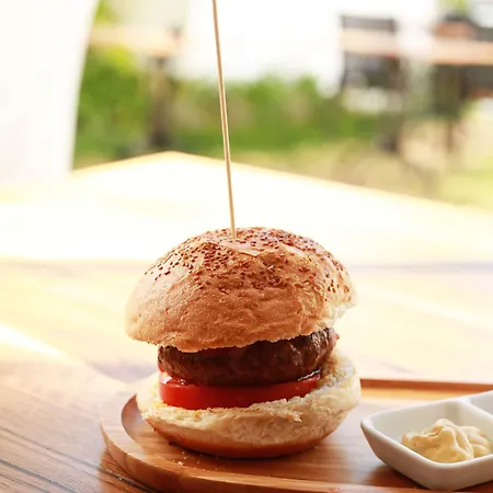 The Six Szálloda 5*