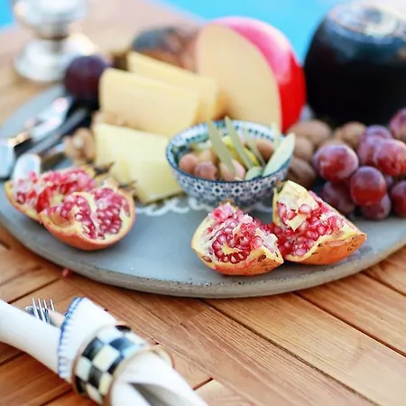 The Six Szálloda 5*