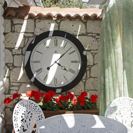 Szálloda The Six 5*