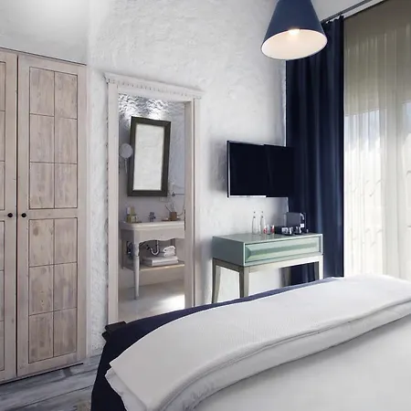 The Six Szálloda 5*