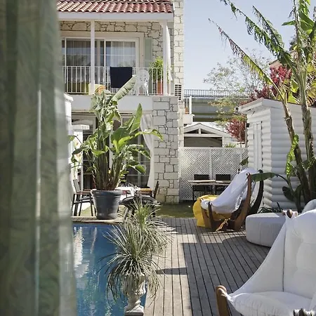 The Six Szálloda 5*