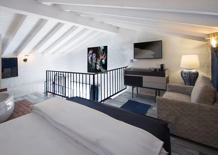 Hotel The Six