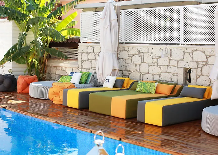 Hotel The Six 5*